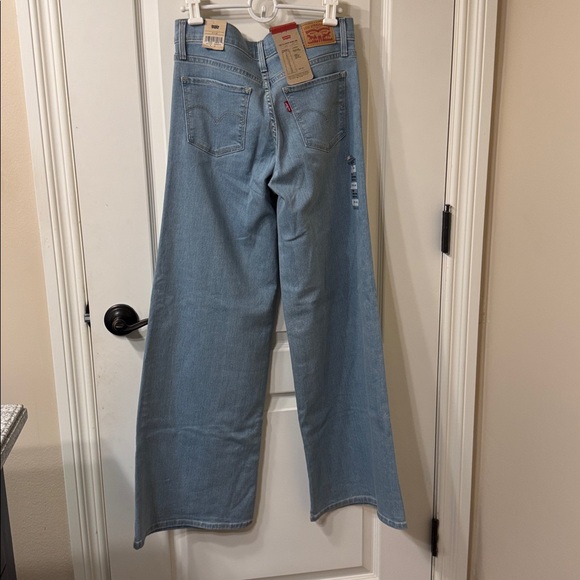 NWT Levi's 318 Shaping Wide Leg Mid Rise Women's Jeans Size 27/32 - Picture 3 of 4